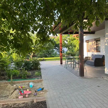 Orsolya Apartmanhaz Holiday home